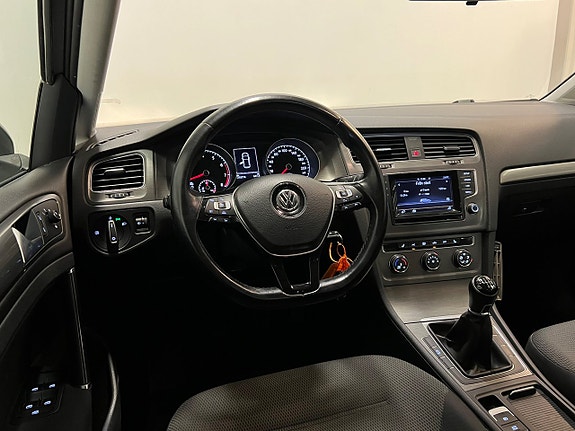 Volkswagen Golf VII 17 of 27