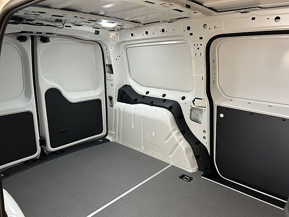 Volkswagen Caddy Maxi 10 of 21