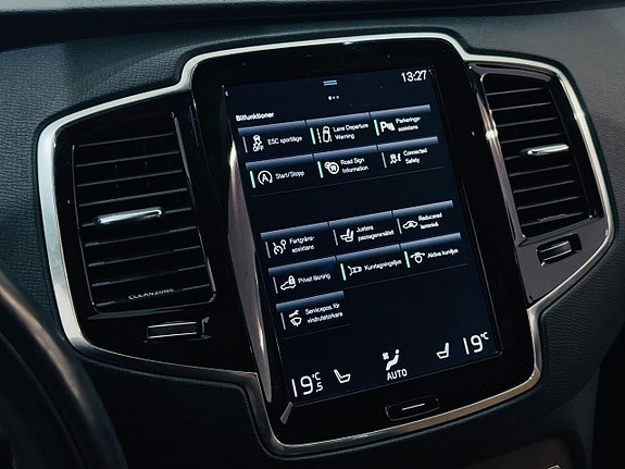 Volvo XC90 15 of 25