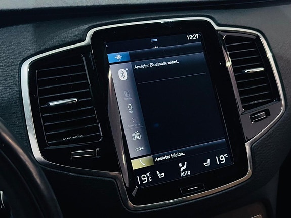 Volvo XC90 18 of 25
