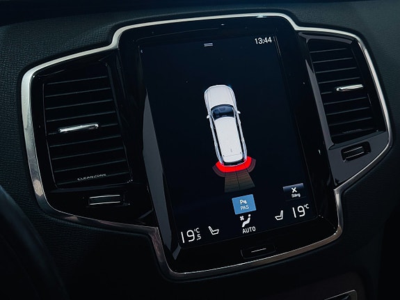 Volvo XC90 20 of 25