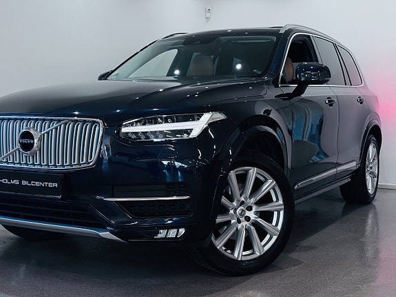 Volvo XC90 3 of 5