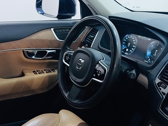Volvo XC90 4 of 5
