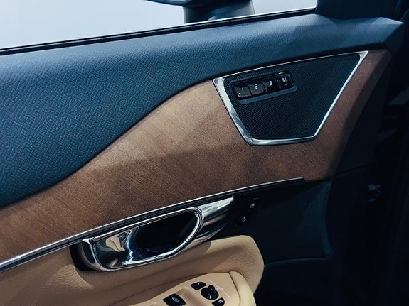 Volvo XC90 12 of 25