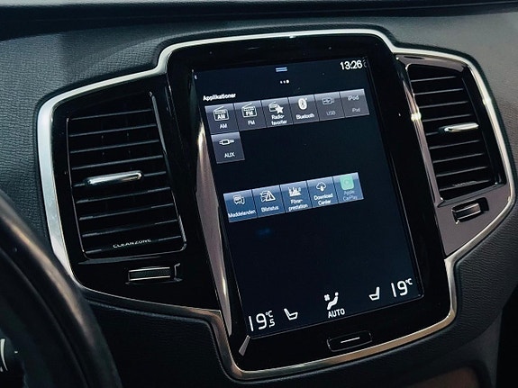 Volvo XC90 14 of 25