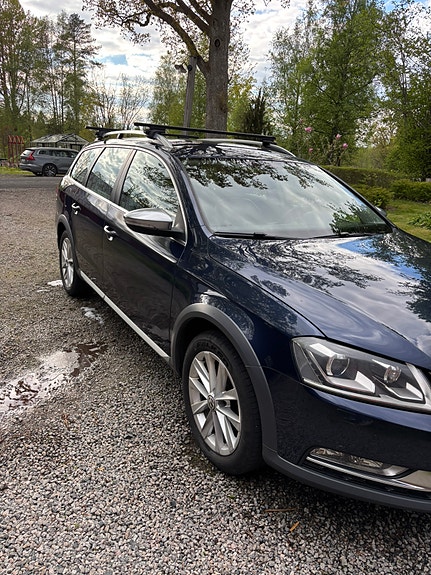Volkswagen Passat Alltrack 3 of 5