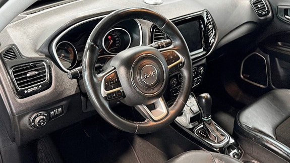 Jeep Compass 8 of 11