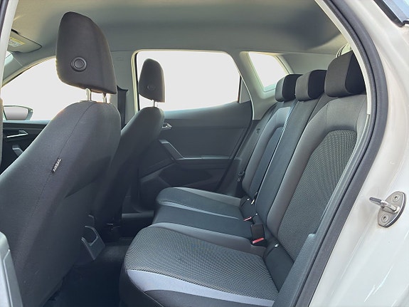 Seat Arona 17 of 20