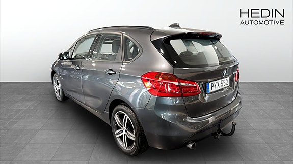 BMW 216d 4 of 5