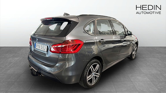BMW 216d 3 of 5