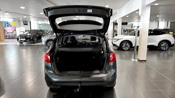 BMW 216d 5 of 5