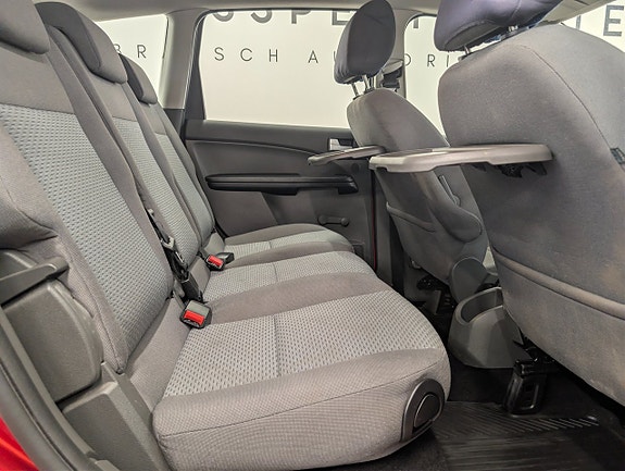 Ford C-Max 22 of 30