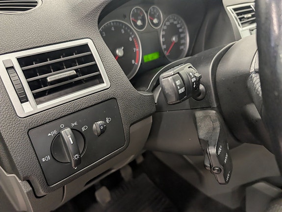 Ford C-Max 10 of 30