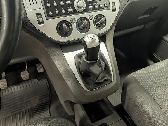 Ford C-Max 15 of 30