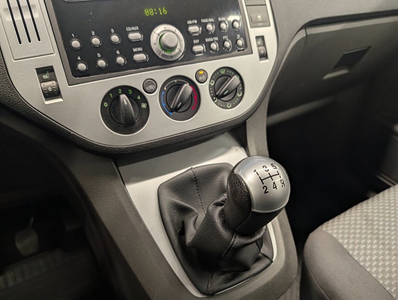 Ford C-Max 29 of 30