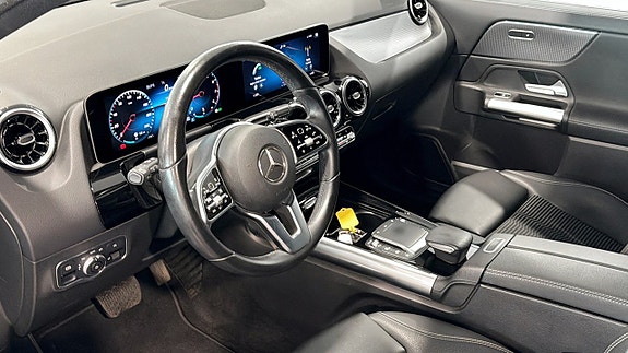 Mercedes-Benz GLA200 8 of 9