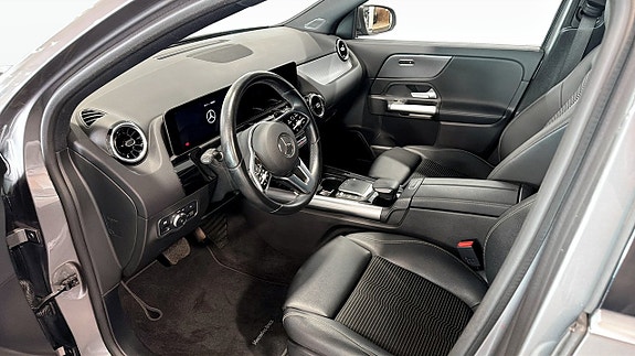 Mercedes-Benz GLA200 7 of 9