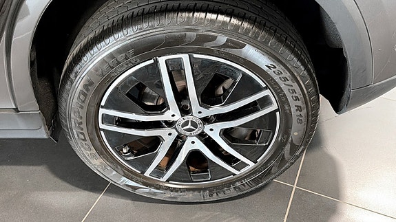 Mercedes-Benz GLA200 6 of 9