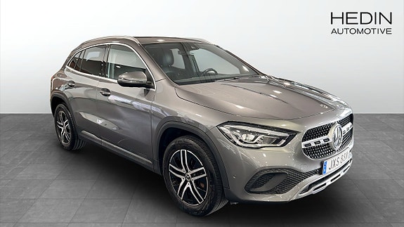 Mercedes-Benz GLA200 2 of 5