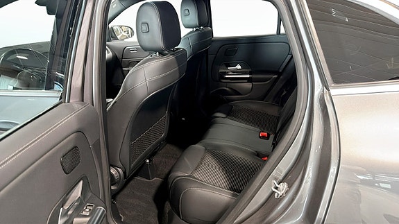 Mercedes-Benz GLA200 5 of 5