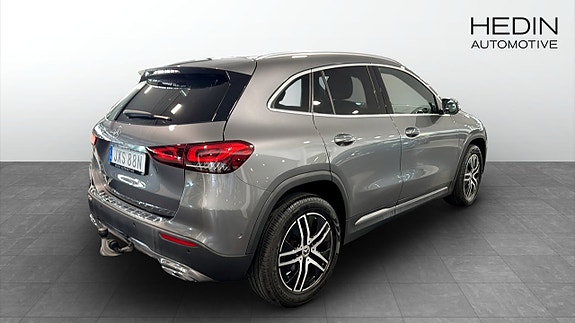 Mercedes-Benz GLA200 3 of 5