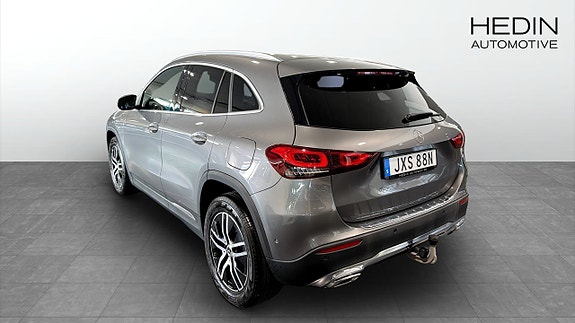 Mercedes-Benz GLA200 4 of 5