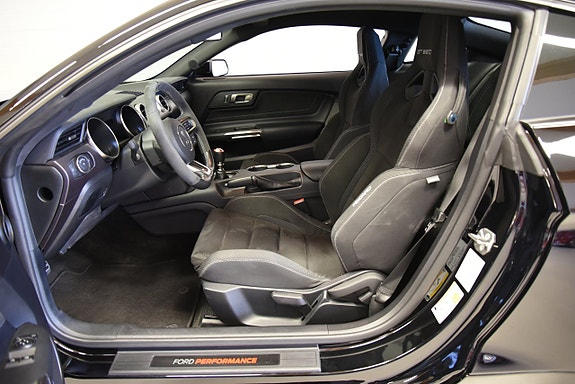 Ford Mustang 21 of 30