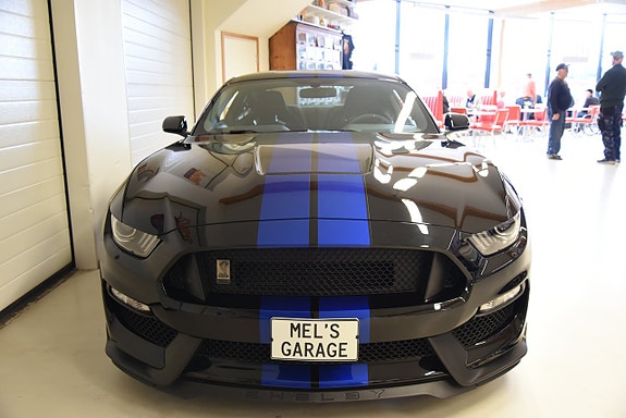 Ford Mustang 3 of 5