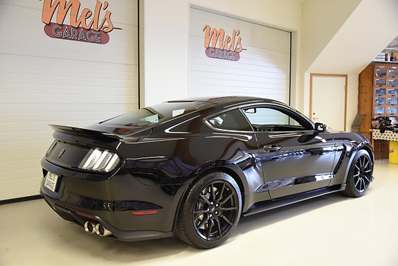Ford Mustang 8 of 30
