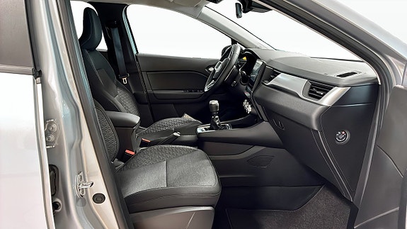 Renault Captur 3 of 5
