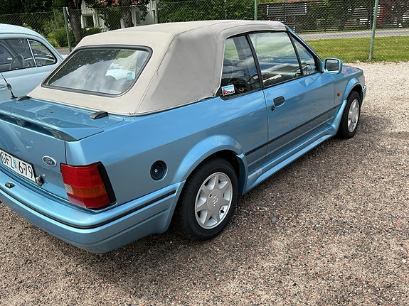 Ford Escort 2 of 5