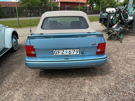 Ford Escort 3 of 5