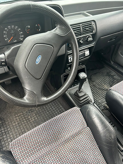Ford Escort 7 of 7