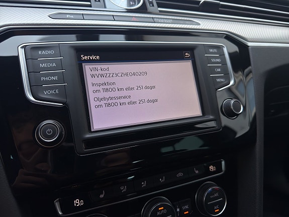 Volkswagen Passat 18 of 29