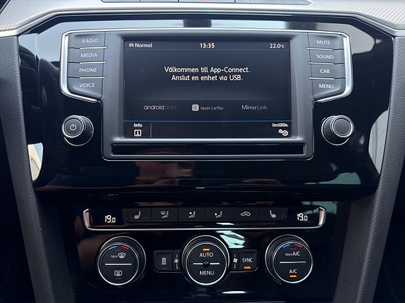 Volkswagen Passat 17 of 29
