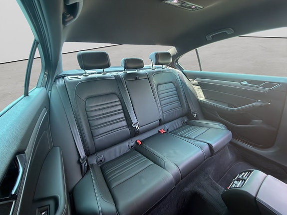 Volkswagen Passat 27 of 29