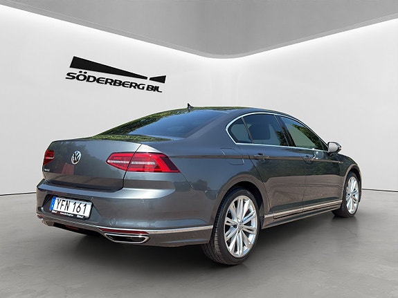 Volkswagen Passat 23 of 29