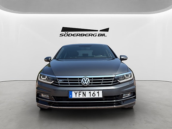 Volkswagen Passat 3 of 29