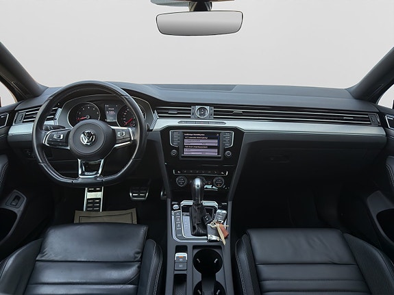 Volkswagen Passat 11 of 29