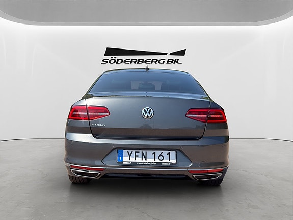 Volkswagen Passat 21 of 29