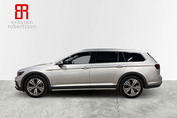 Volkswagen Passat Alltrack 2 of 5