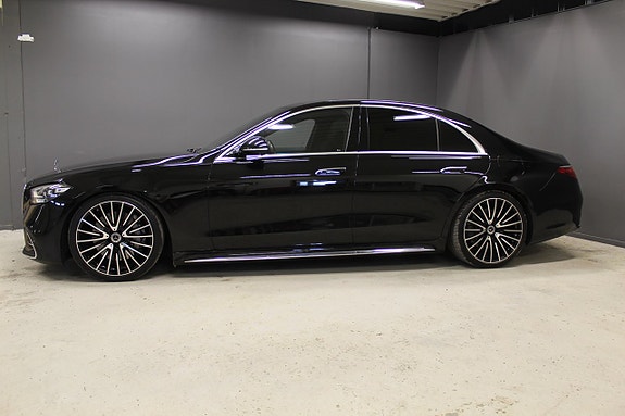 Mercedes-Benz S580 e 4 of 5