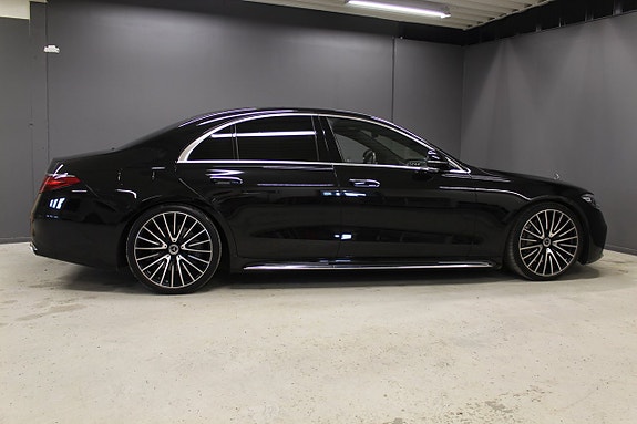 Mercedes-Benz S580 e 7 of 16
