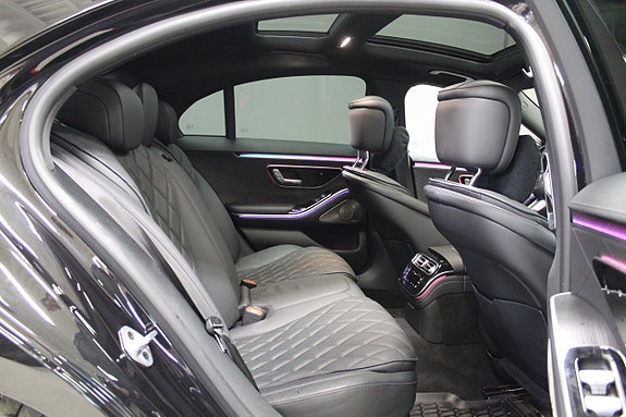 Mercedes-Benz S580 e 8 of 16