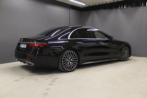 Mercedes-Benz S580 e 6 of 16