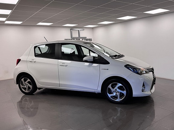 Toyota Yaris 10 of 15