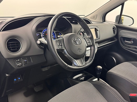 Toyota Yaris 6 of 15