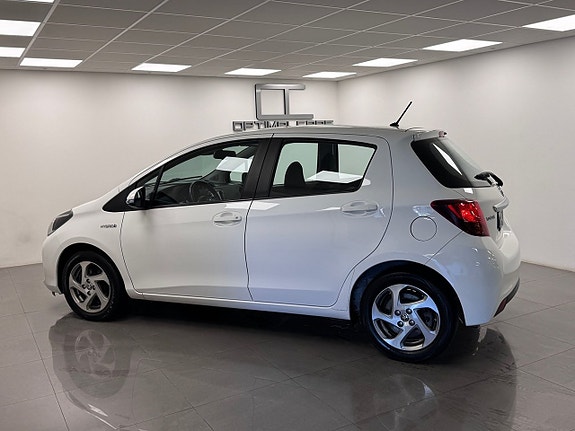 Toyota Yaris 9 of 15