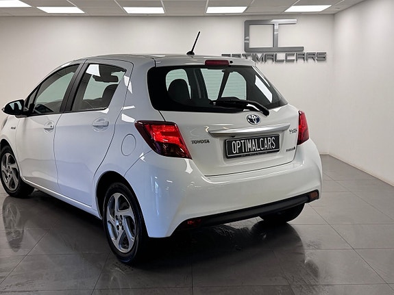 Toyota Yaris 13 of 15