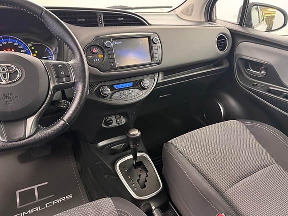 Toyota Yaris 7 of 15